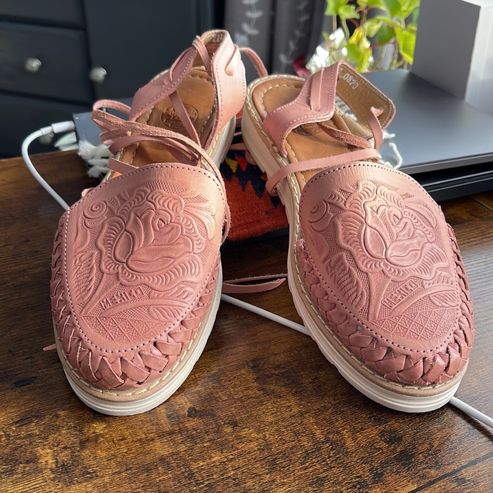 Huaraches. Rose color. Size 8. New
